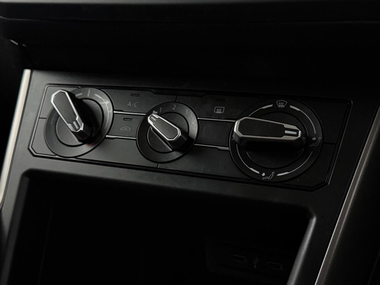 Volkswagen Polo thumbnail Misc Controls