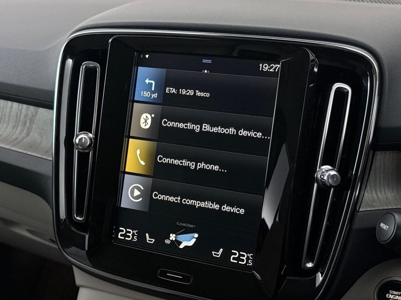 Volvo XC40 thumbnail Infotainment System
