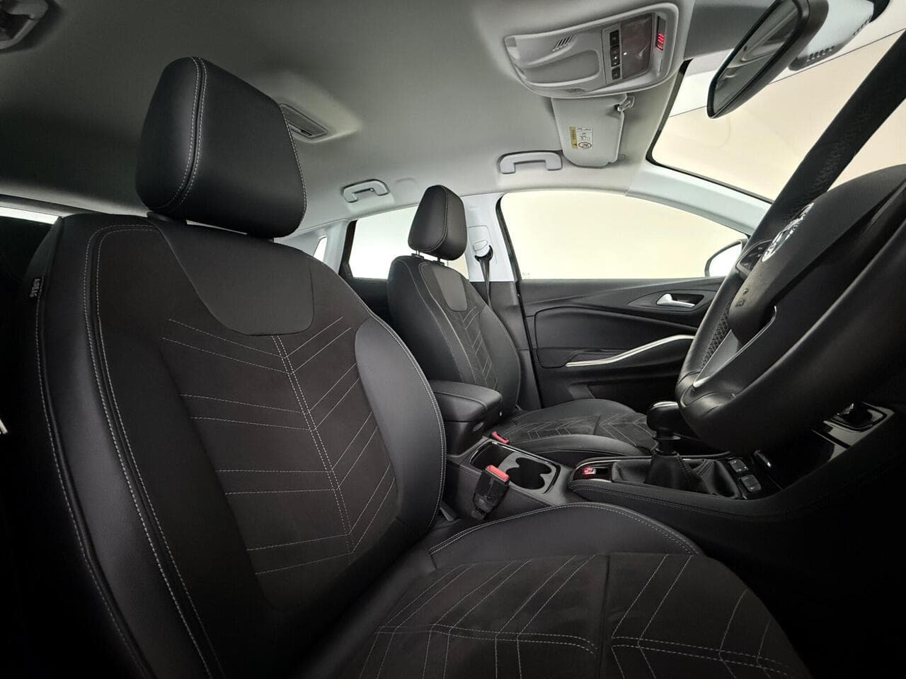 Vauxhall Grandland thumbnail Seat Driver