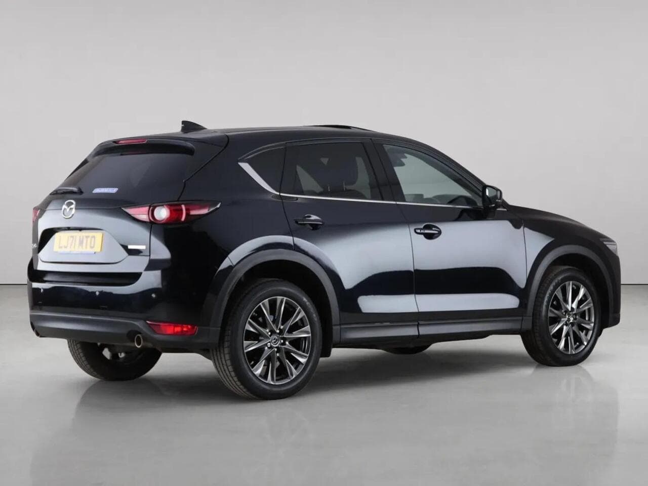 Mazda CX-5 thumbnail Rear Right