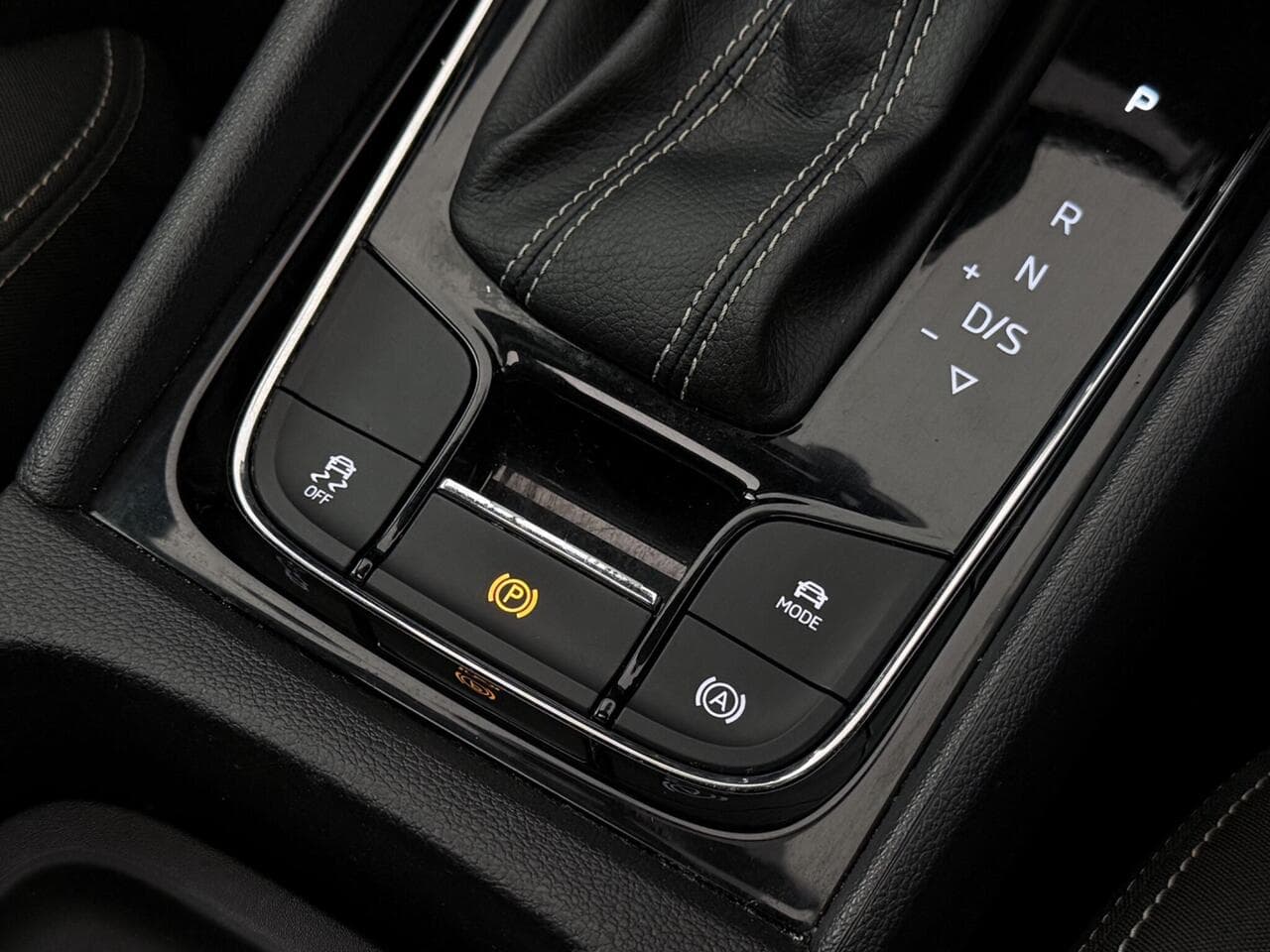 Skoda Karoq thumbnail Misc Controls