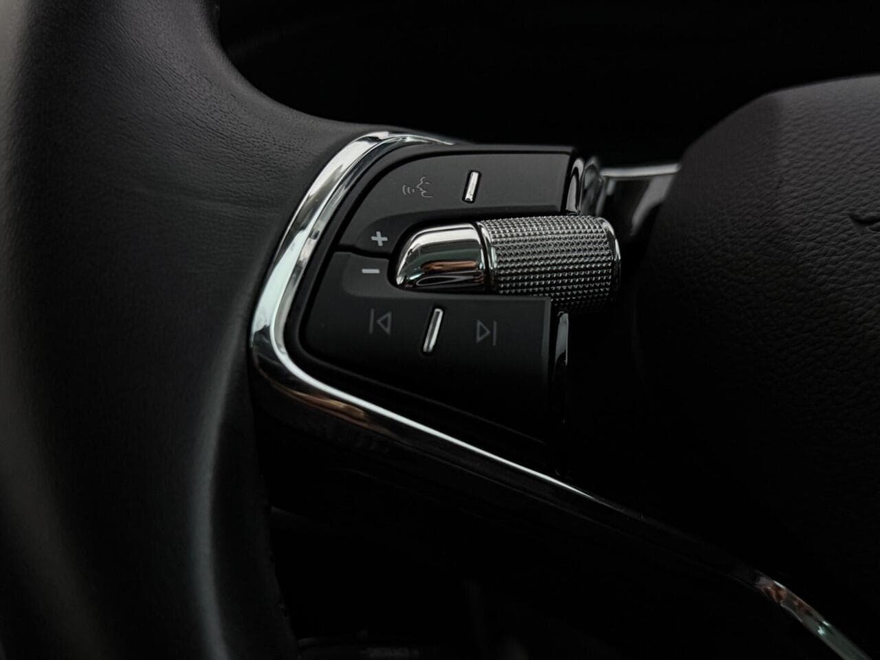 Skoda Karoq thumbnail Misc Controls
