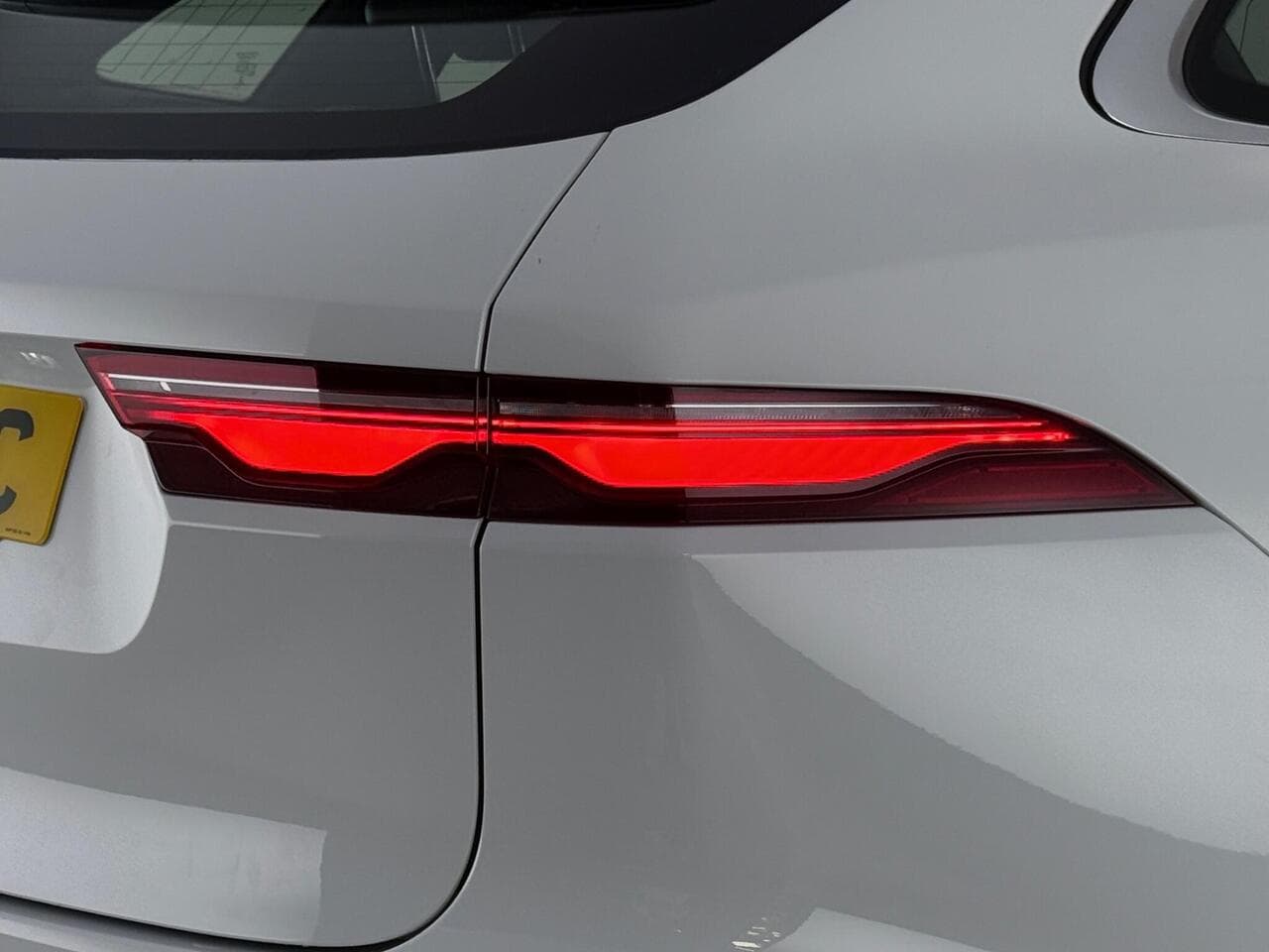 Jaguar F-PACE thumbnail Lights Rear
