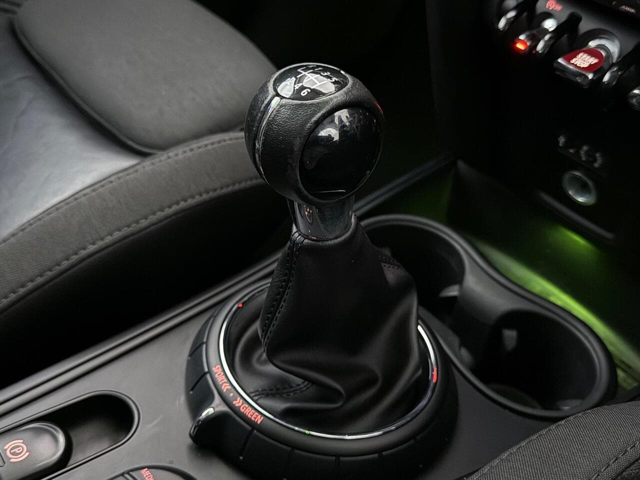 MINI Countryman thumbnail Interior Front