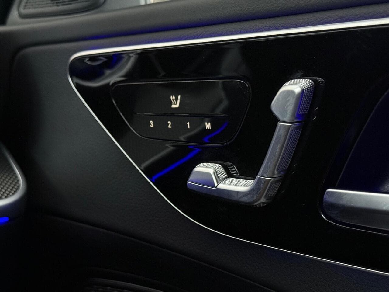 Mercedes-Benz C Class thumbnail Misc Controls