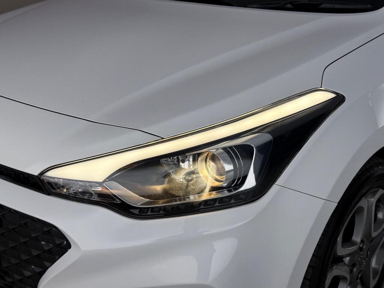 Hyundai i20 thumbnail Lights Front