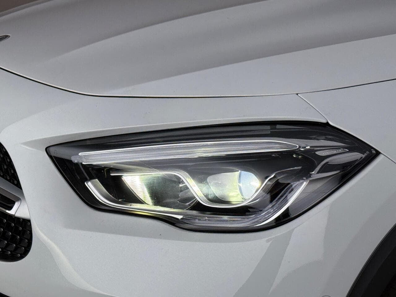 Mercedes-Benz GLA thumbnail Lights Front
