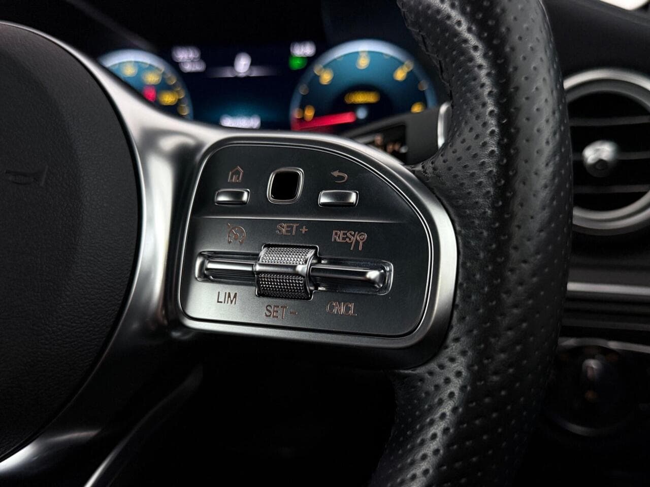 Mercedes-Benz C Class thumbnail Misc Controls