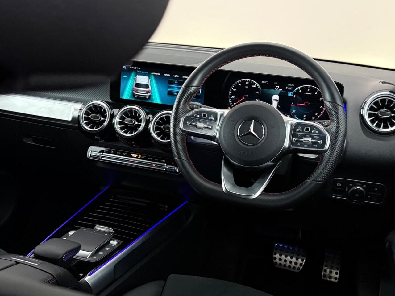 Mercedes-Benz GLB thumbnail Interior Front