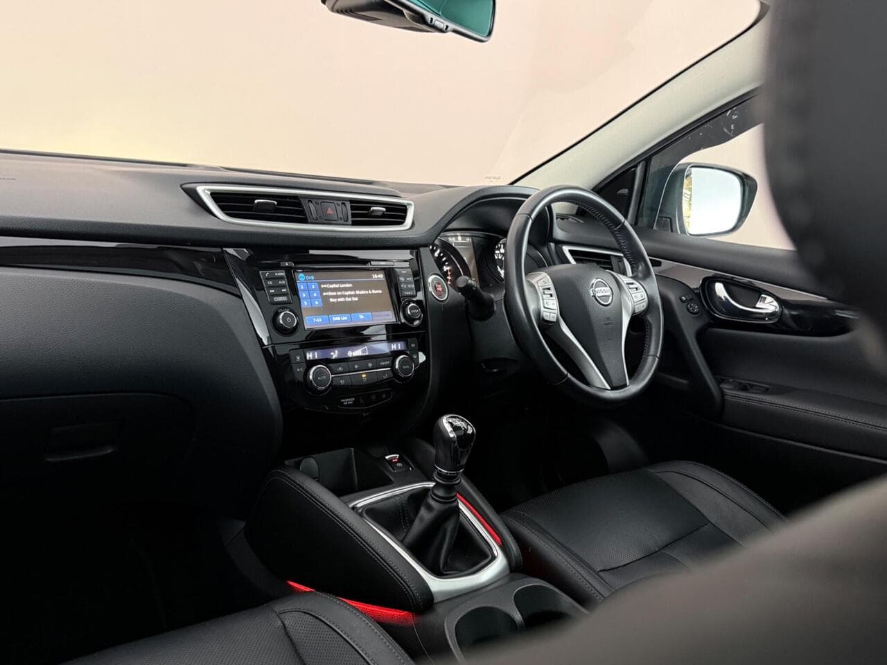 Nissan Qashqai thumbnail Interior Front