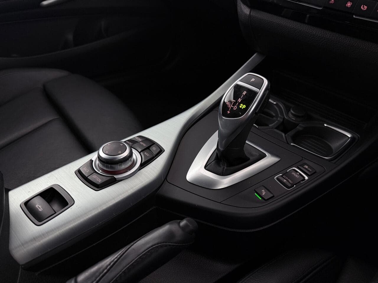 BMW 2 Series thumbnail Interior Front