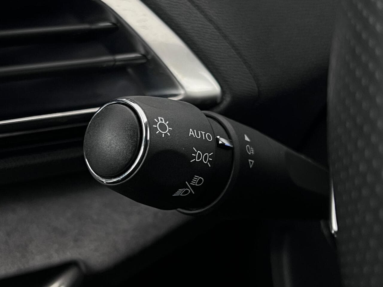 Peugeot 3008 thumbnail Misc Controls