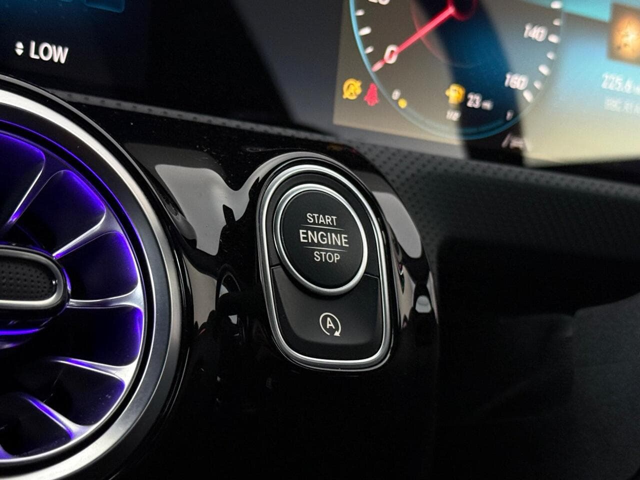 Mercedes-Benz CLA thumbnail Misc Controls