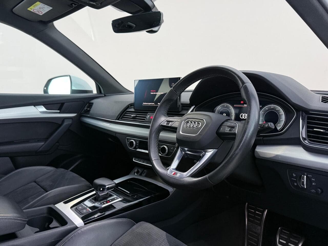 Audi Q5 thumbnail Interior Front