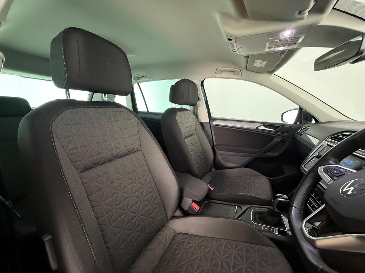 Volkswagen Tiguan thumbnail Seat Driver