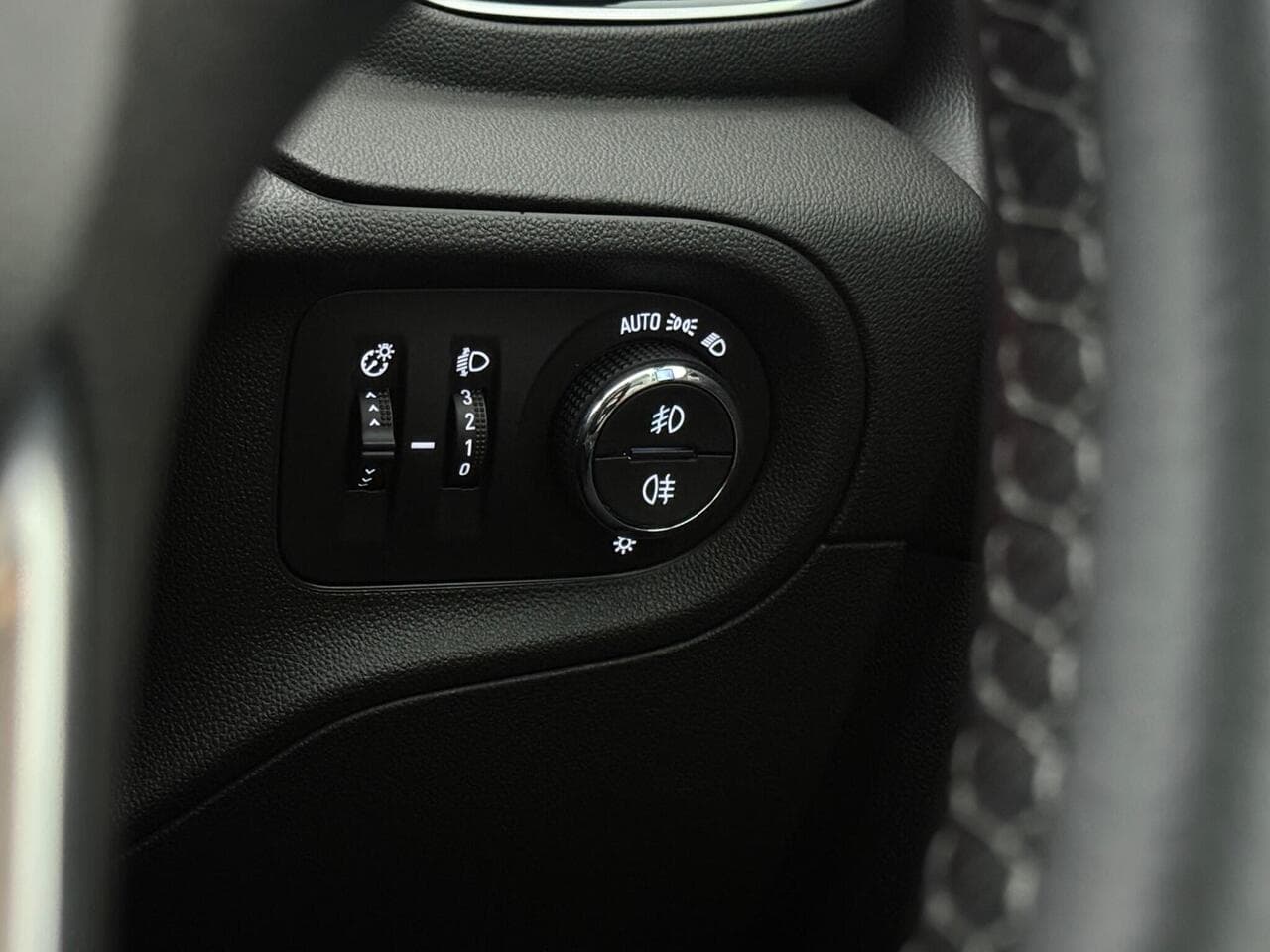Vauxhall Grandland X thumbnail Misc Controls