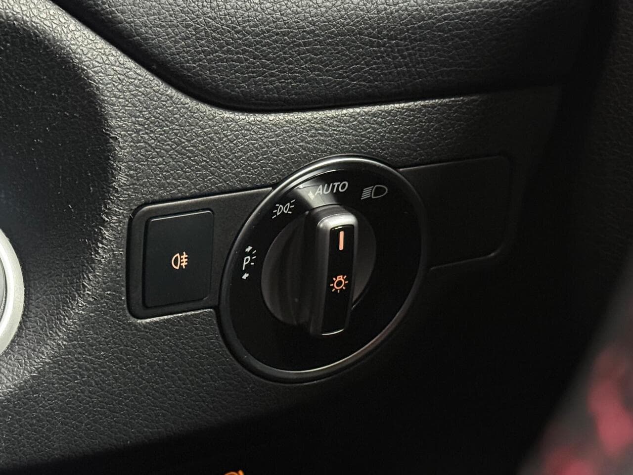 Mercedes-Benz GLA thumbnail Misc Controls
