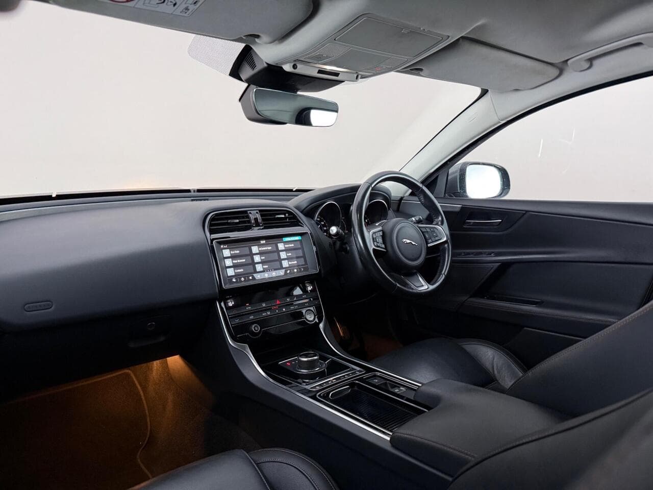Jaguar XE thumbnail Interior Front