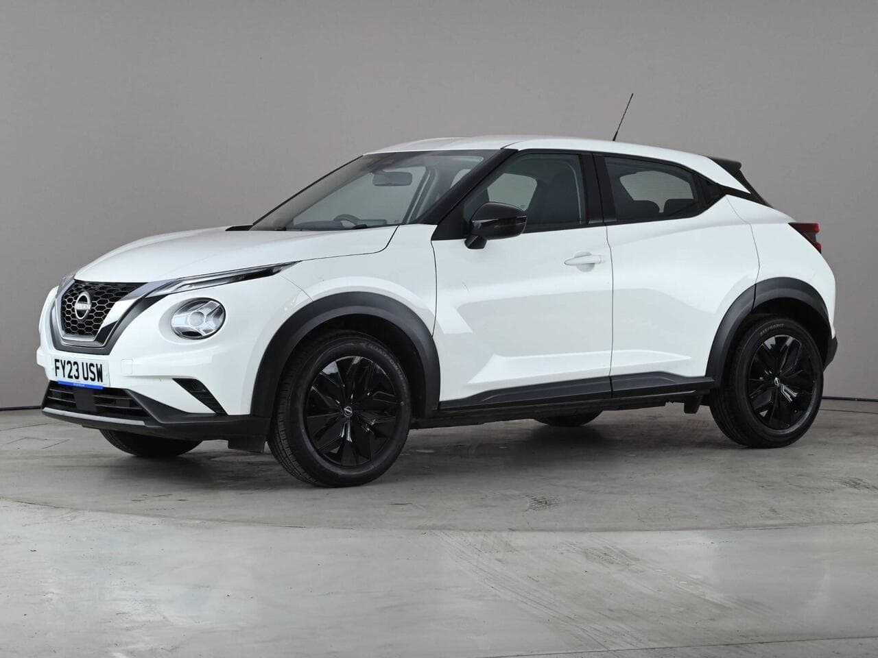 Nissan Juke thumbnail Front Left