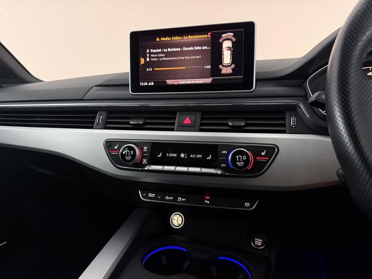 Audi A4 Avant thumbnail Infotainment System