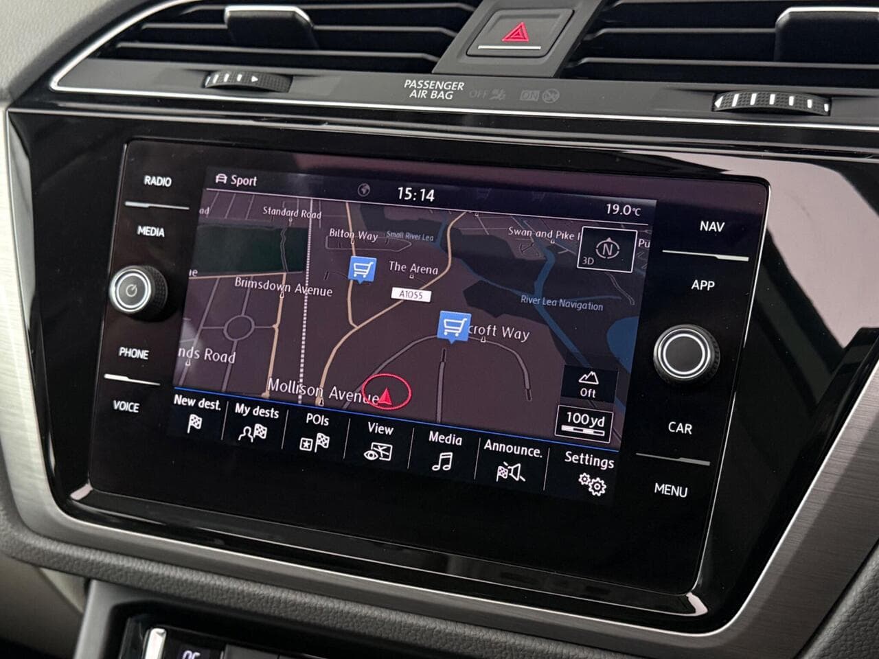 Volkswagen Touran thumbnail Infotainment System