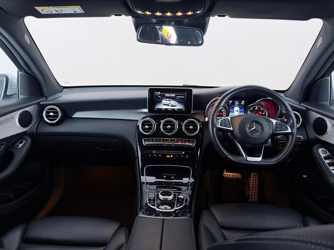 Mercedes-Benz GLC thumbnail Interior Front