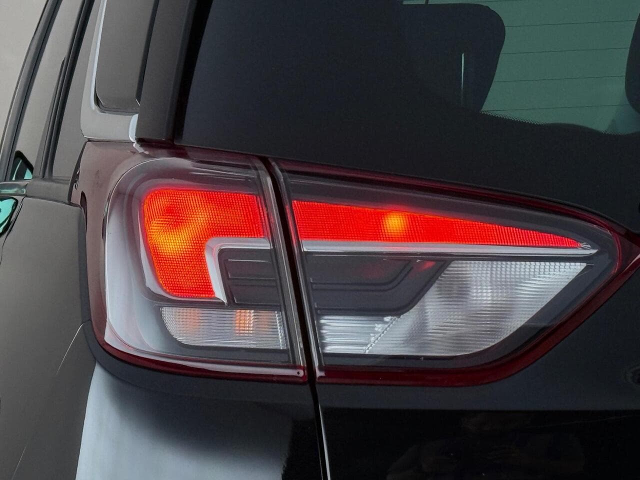 Vauxhall Crossland X thumbnail Lights Rear