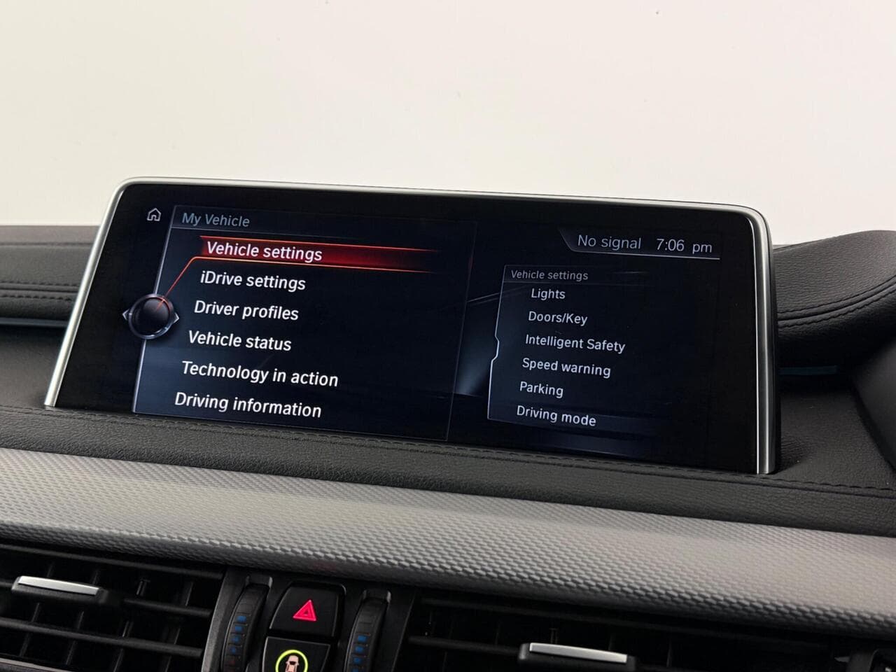 BMW X6 thumbnail Infotainment System