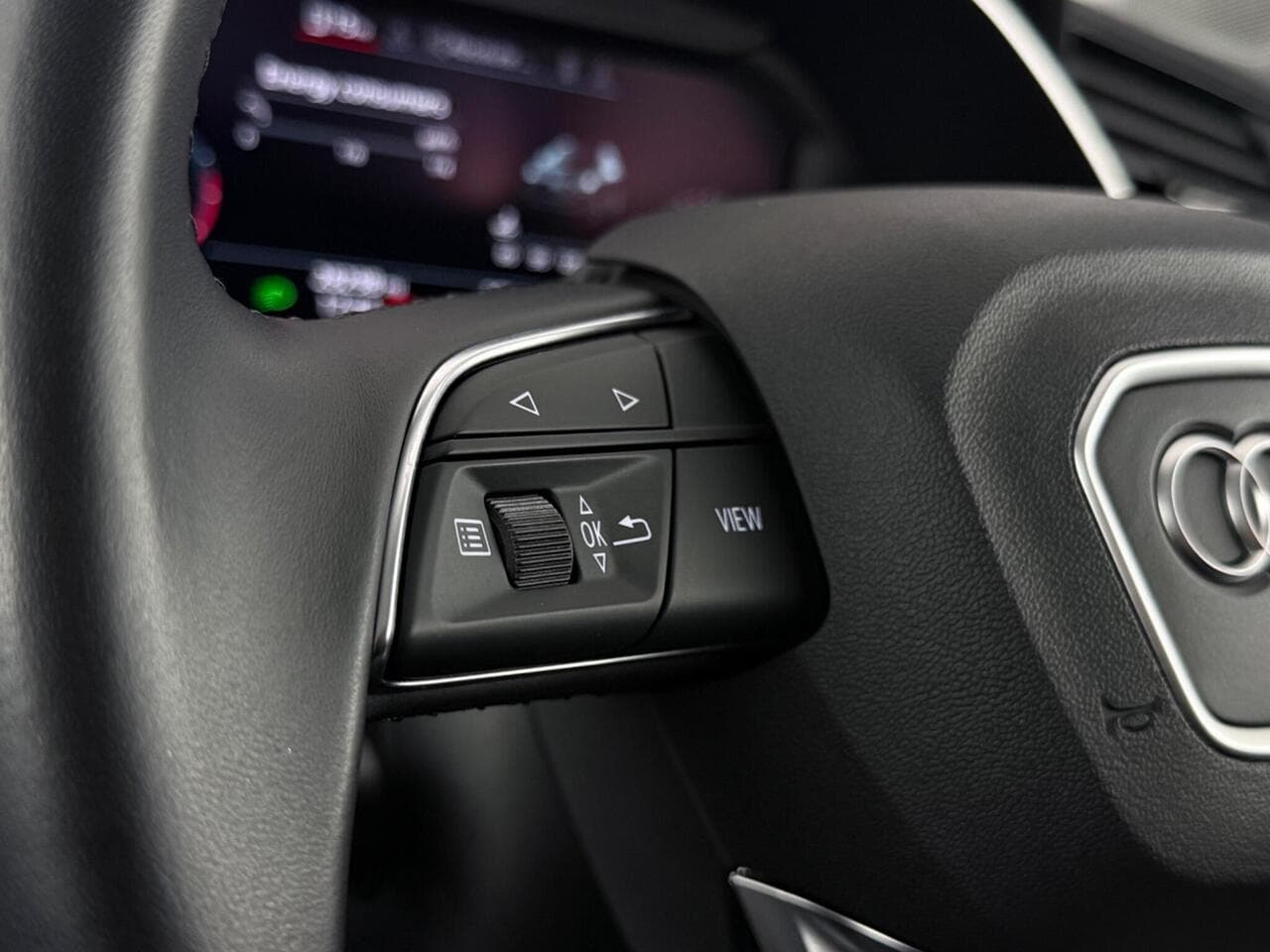Audi Q3 thumbnail Misc Controls