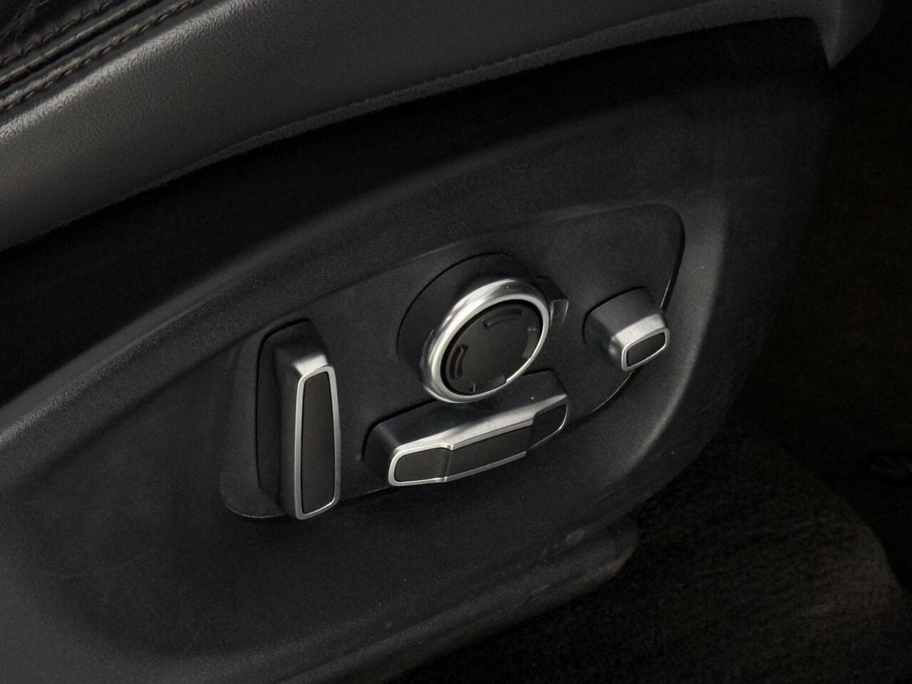 Jaguar E-PACE thumbnail Inconclusive