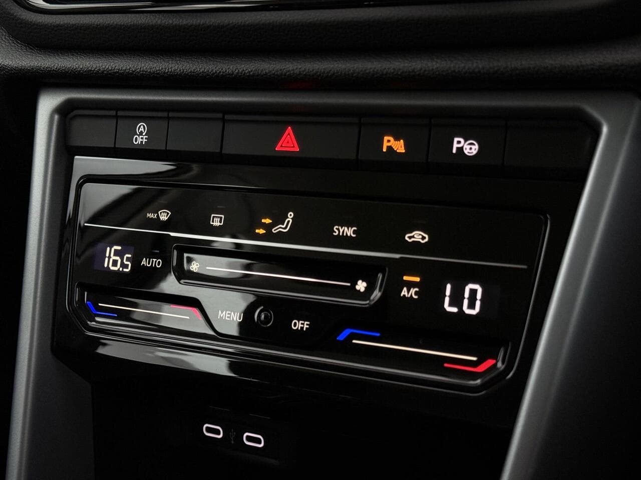 Volkswagen T-Roc thumbnail Infotainment System