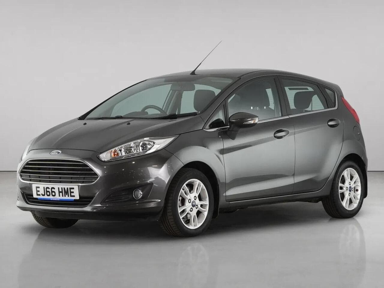 Ford Fiesta thumbnail Front Left