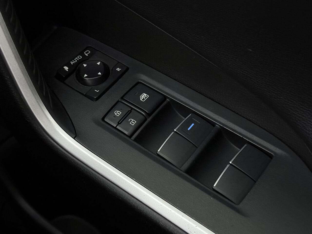 Toyota RAV4 thumbnail Misc Controls
