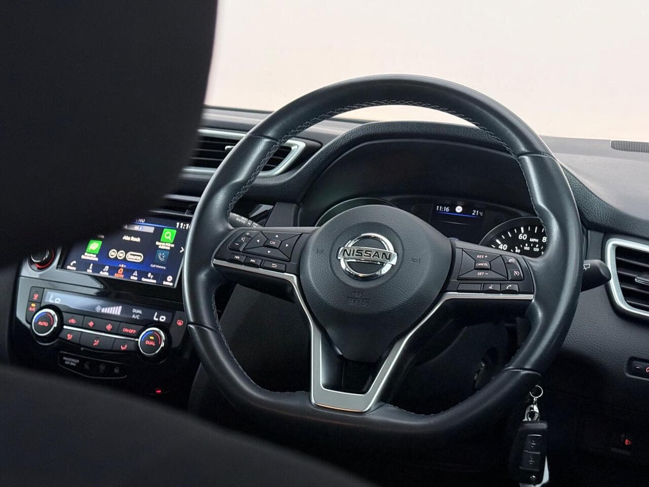 Nissan Qashqai thumbnail Steering Wheel