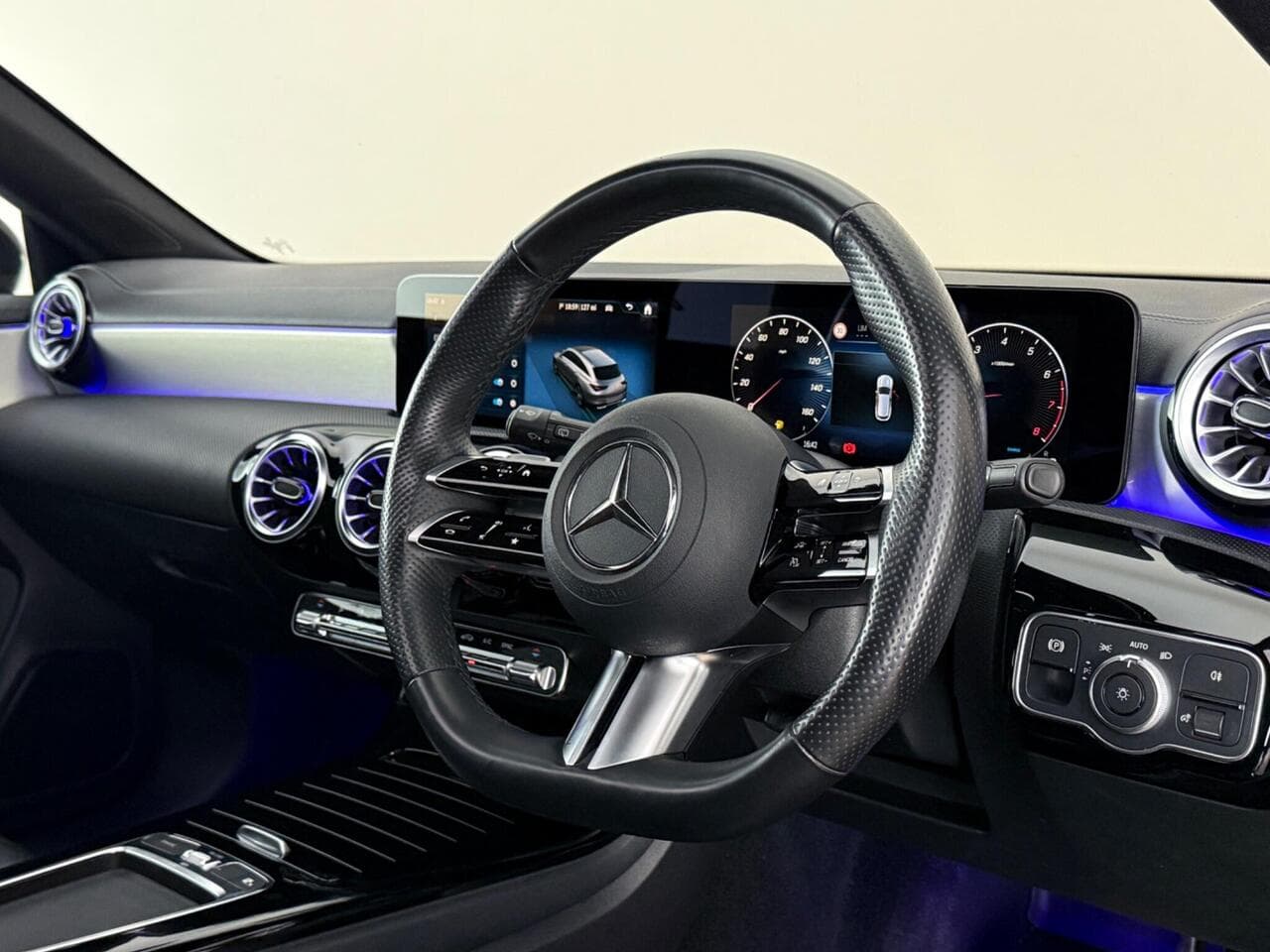 Mercedes-Benz CLA thumbnail Steering Wheel