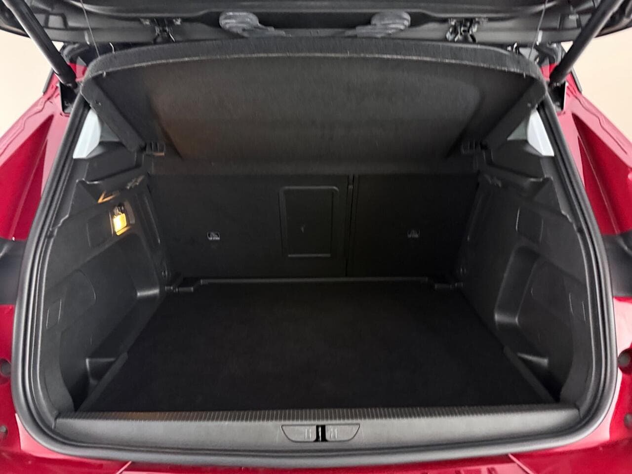 Vauxhall Grandland thumbnail Boot