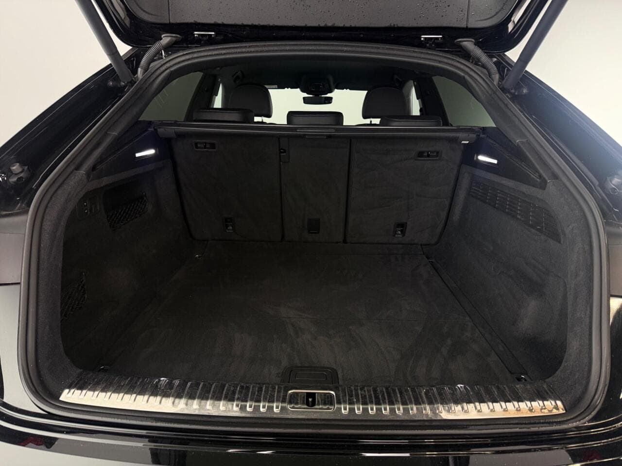 Audi Q8 thumbnail Boot