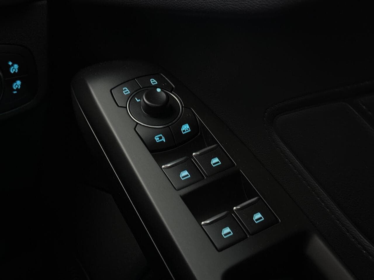 Ford Focus thumbnail Misc Controls