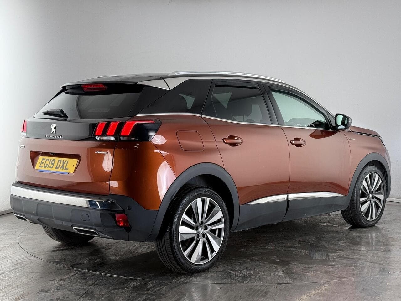 Peugeot 3008 thumbnail Rear Right