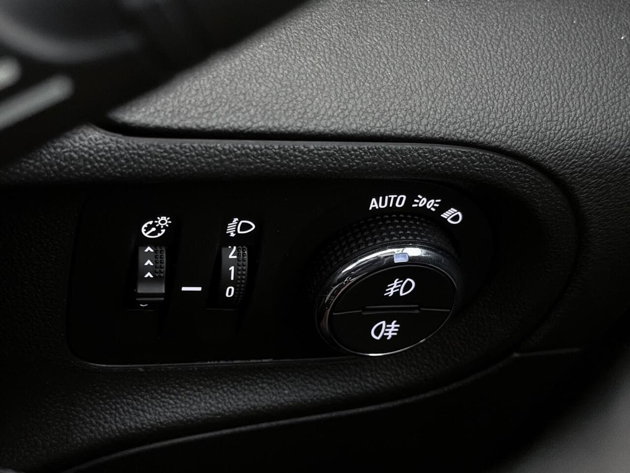 Vauxhall Grandland X thumbnail Misc Controls