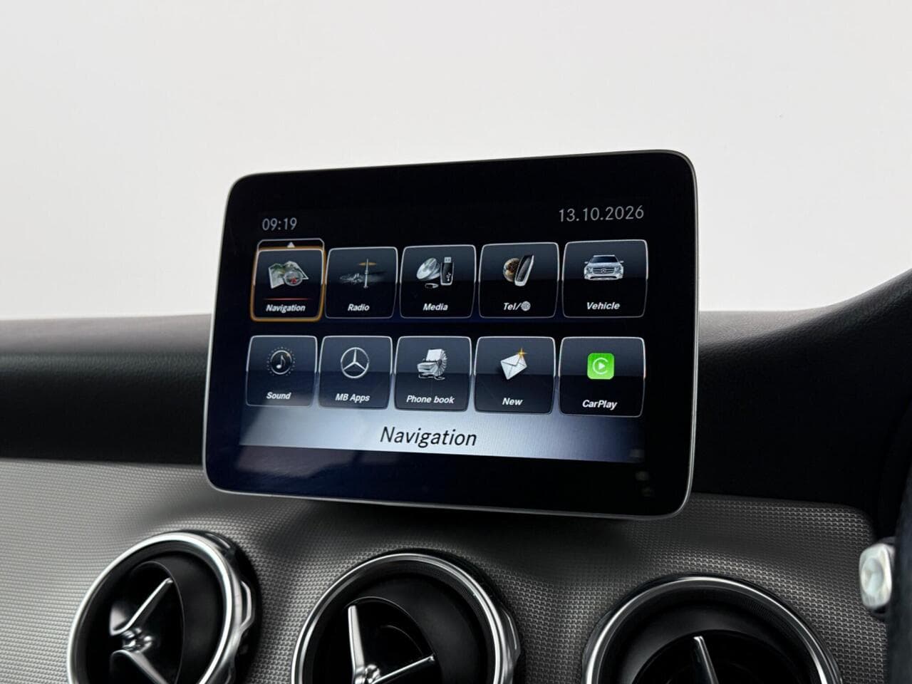Mercedes-Benz GLA thumbnail Infotainment System