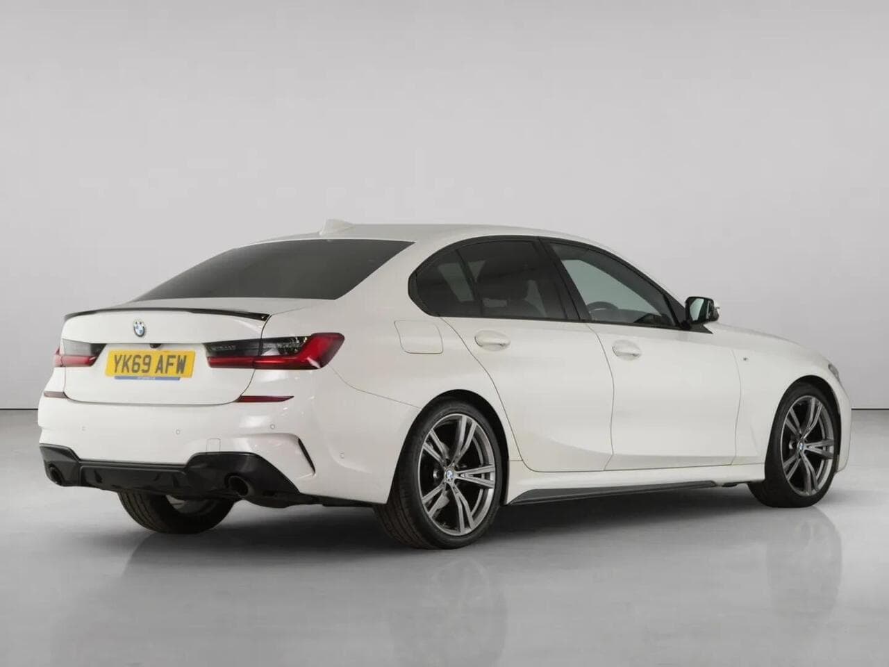 BMW 3 Series thumbnail Rear Right