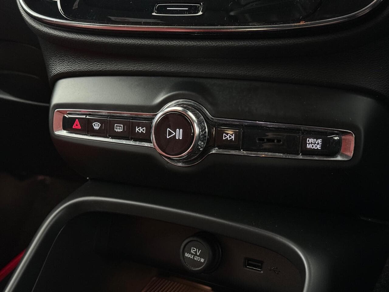 Volvo XC40 thumbnail Misc Controls