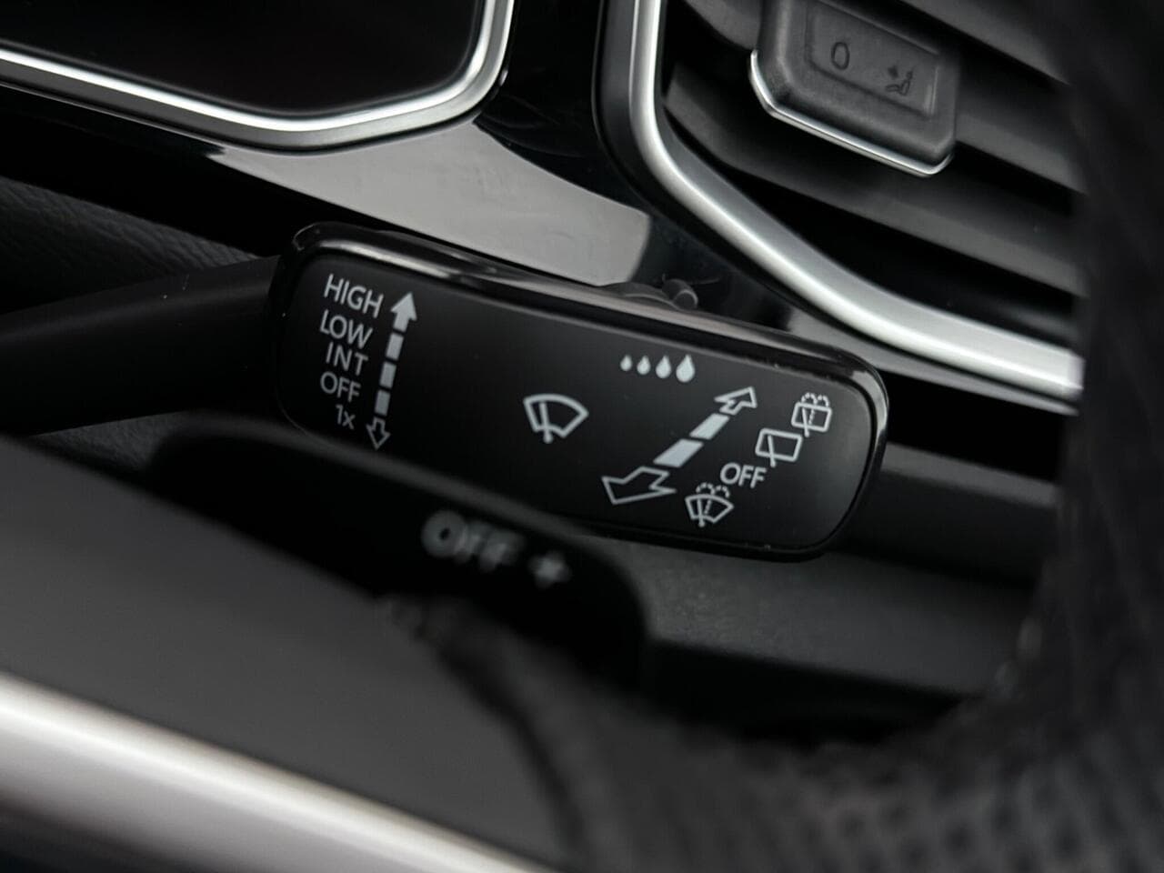 Volkswagen T-Roc thumbnail Misc Controls