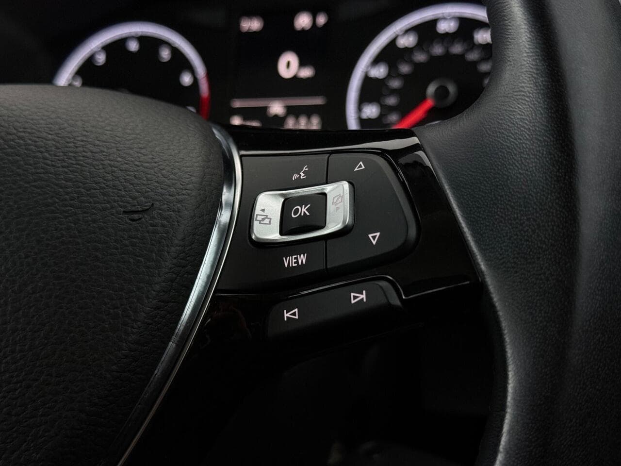 Volkswagen T-Roc thumbnail Misc Controls