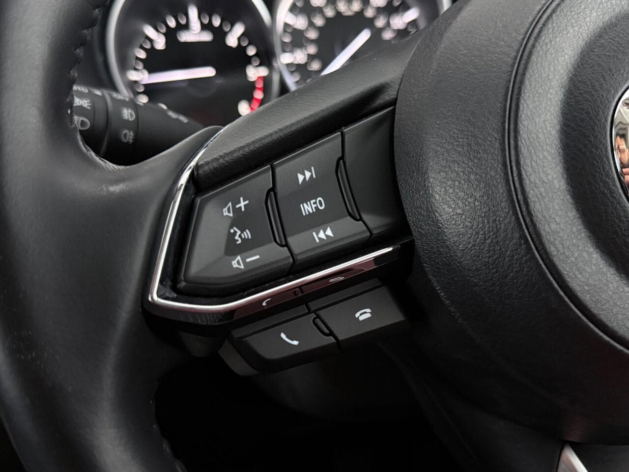 Mazda CX-5 thumbnail Misc Controls