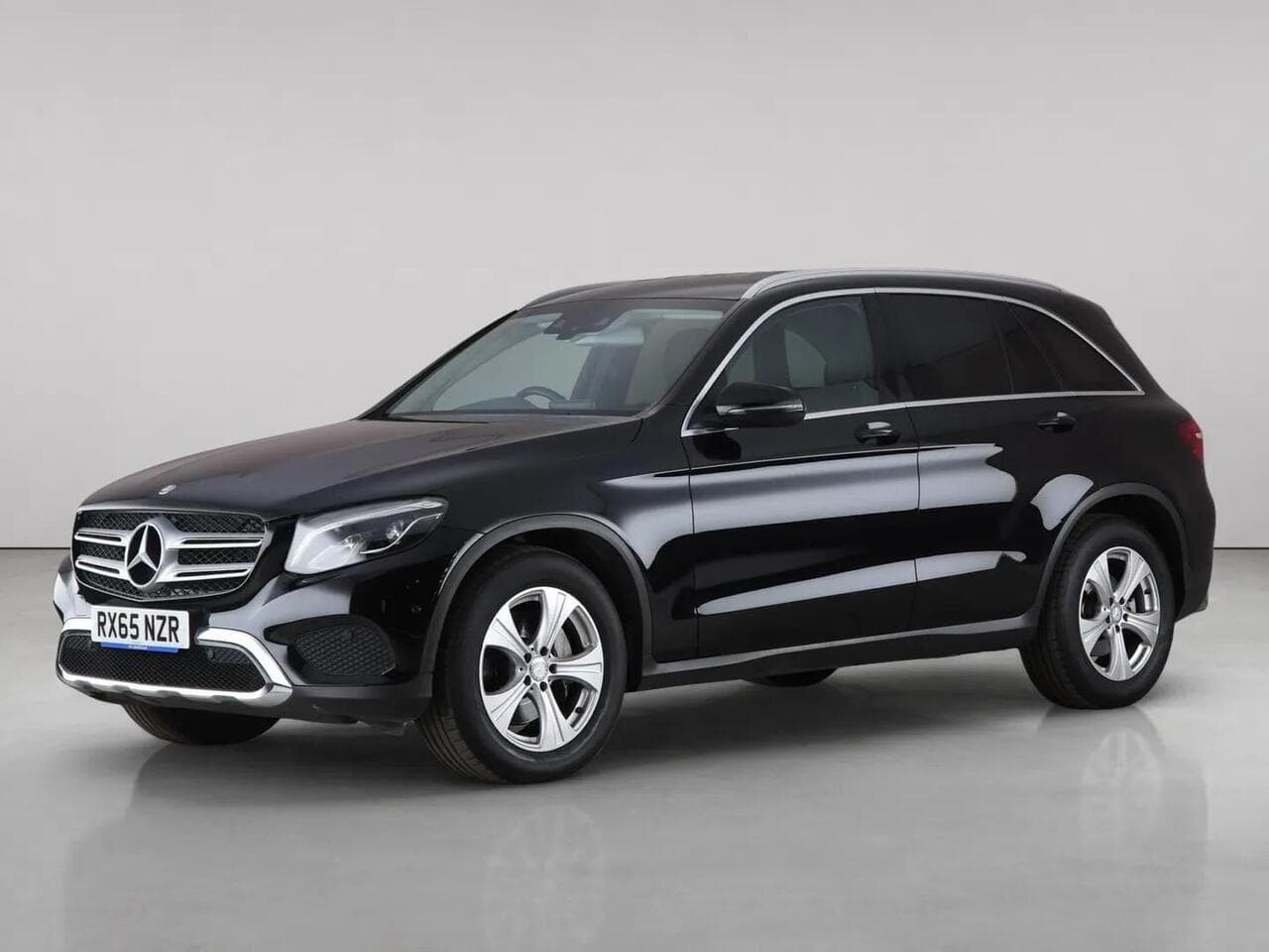 Mercedes-Benz GLC thumbnail Front Left