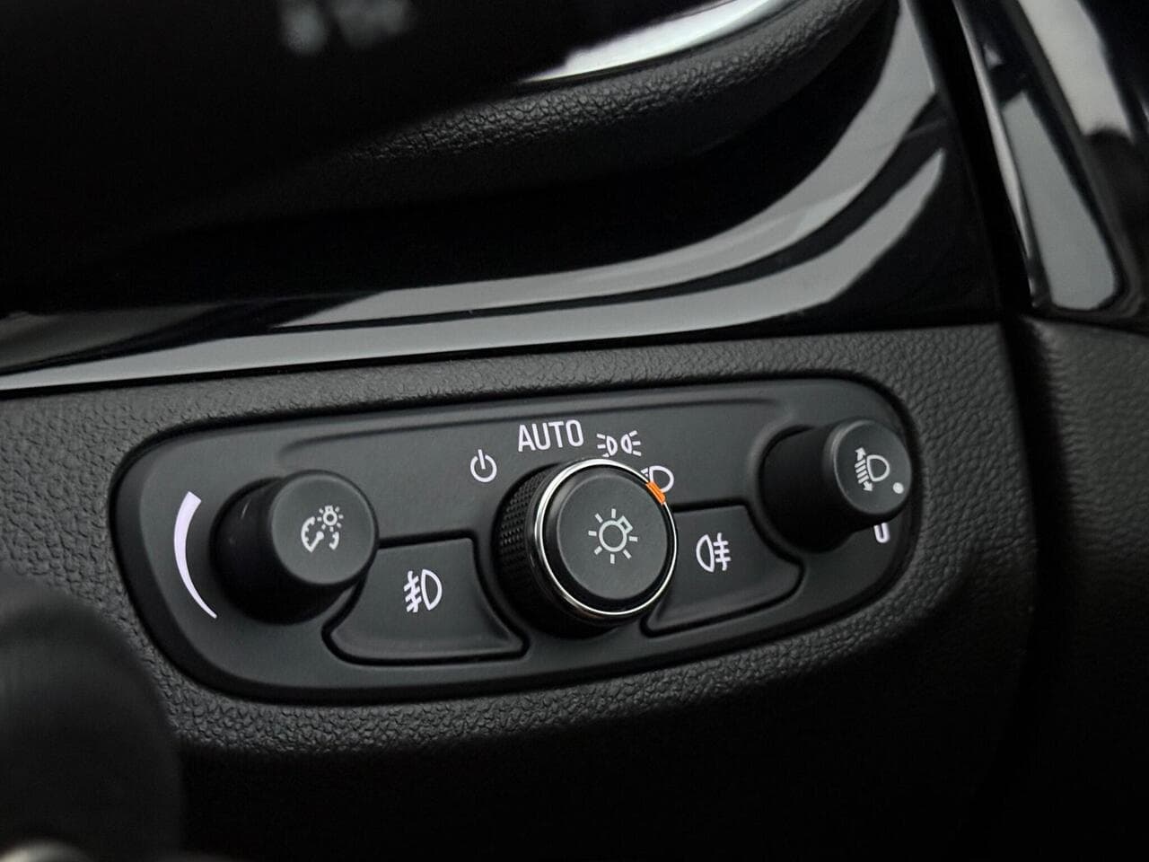 Vauxhall Mokka X thumbnail Misc Controls