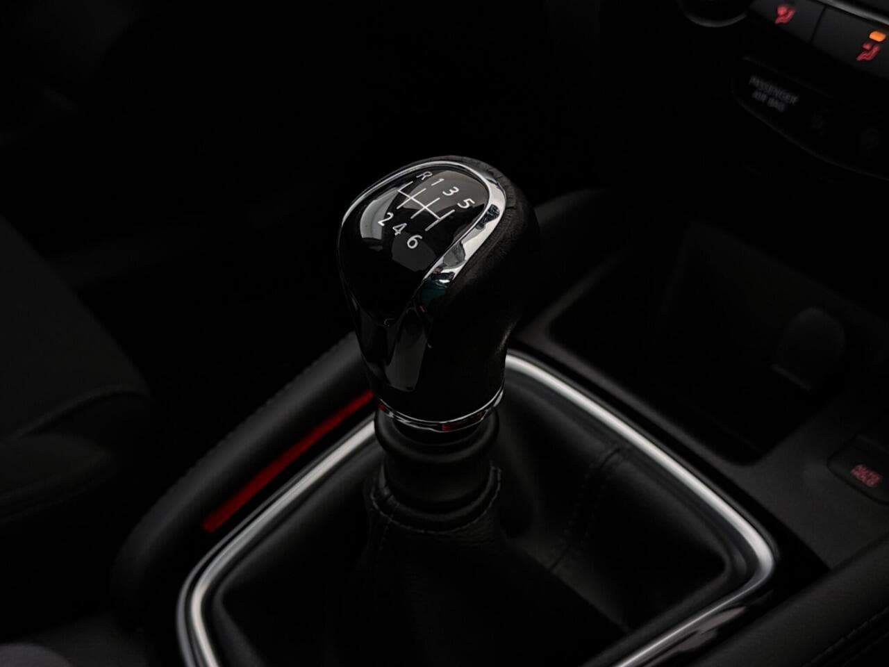 Nissan Qashqai thumbnail Interior Front