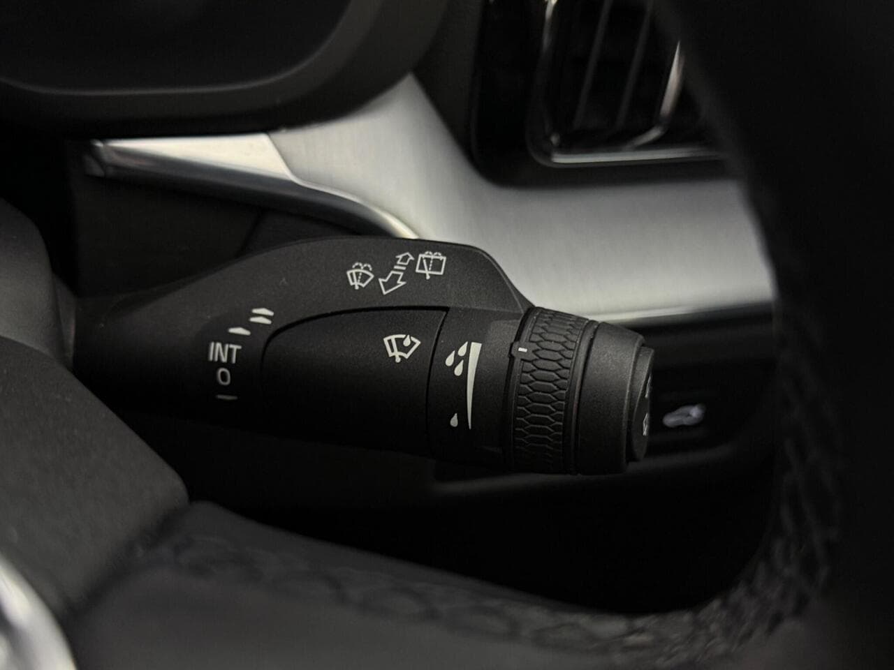 Volvo XC60 thumbnail Misc Controls